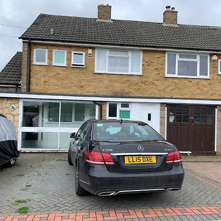 Beaconsfield 4 Bedroom House In Quiet And A Very Pleasant Area, Near London Luton Airport With Free Parking, Fast Wifi, Smart Tv Exteriér fotografie