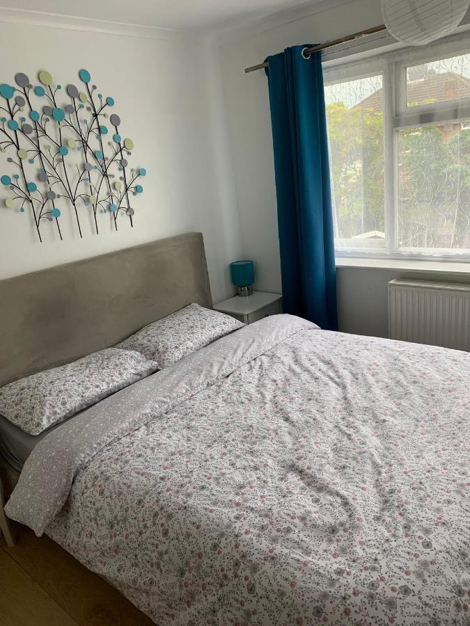 Beaconsfield 4 Bedroom House In Quiet And A Very Pleasant Area, Near London Luton Airport With Free Parking, Fast Wifi, Smart Tv Exteriér fotografie