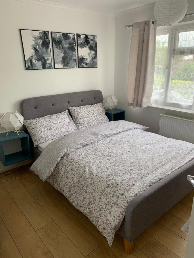 Beaconsfield 4 Bedroom House In Quiet And A Very Pleasant Area, Near London Luton Airport With Free Parking, Fast Wifi, Smart Tv Exteriér fotografie