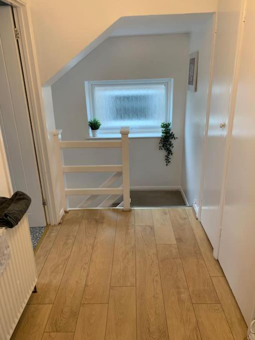 Beaconsfield 4 Bedroom House In Quiet And A Very Pleasant Area, Near London Luton Airport With Free Parking, Fast Wifi, Smart Tv Exteriér fotografie