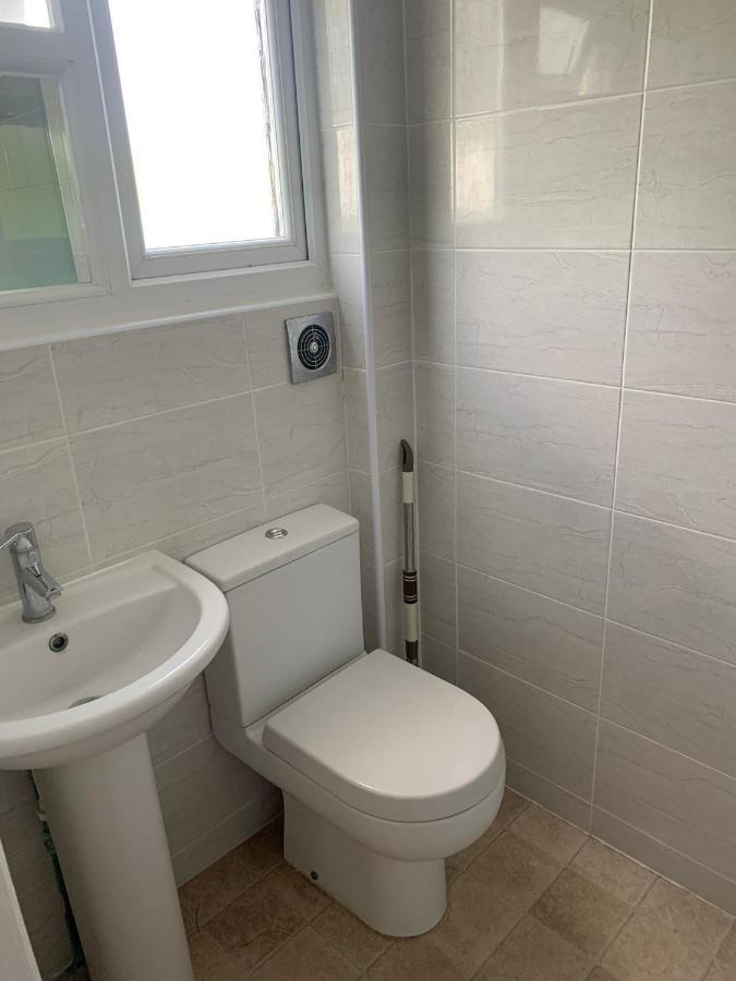 Beaconsfield 4 Bedroom House In Quiet And A Very Pleasant Area, Near London Luton Airport With Free Parking, Fast Wifi, Smart Tv Exteriér fotografie