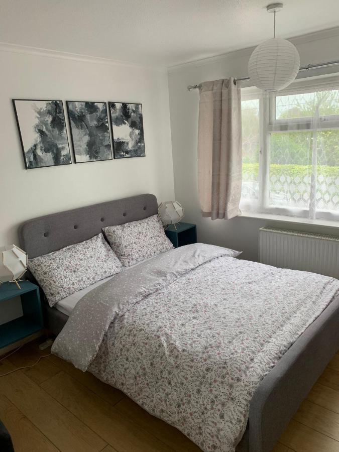 Beaconsfield 4 Bedroom House In Quiet And A Very Pleasant Area, Near London Luton Airport With Free Parking, Fast Wifi, Smart Tv Exteriér fotografie