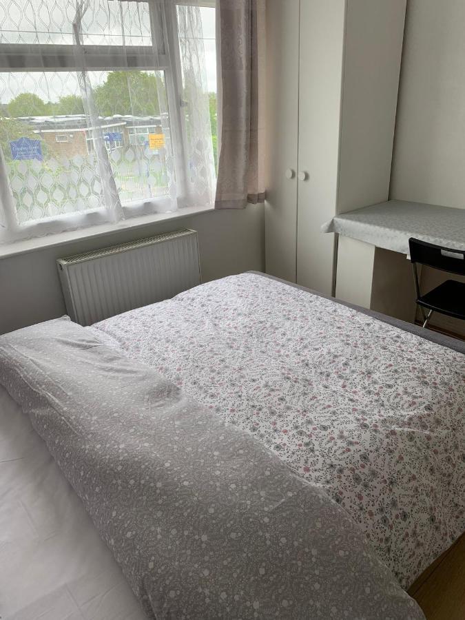 Beaconsfield 4 Bedroom House In Quiet And A Very Pleasant Area, Near London Luton Airport With Free Parking, Fast Wifi, Smart Tv Exteriér fotografie