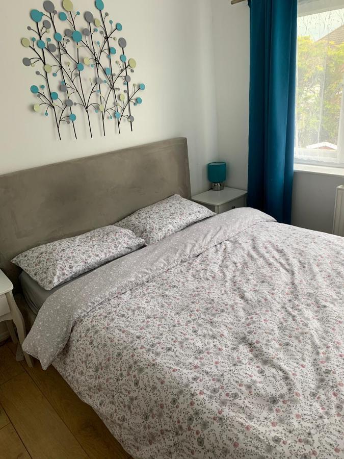 Beaconsfield 4 Bedroom House In Quiet And A Very Pleasant Area, Near London Luton Airport With Free Parking, Fast Wifi, Smart Tv Exteriér fotografie